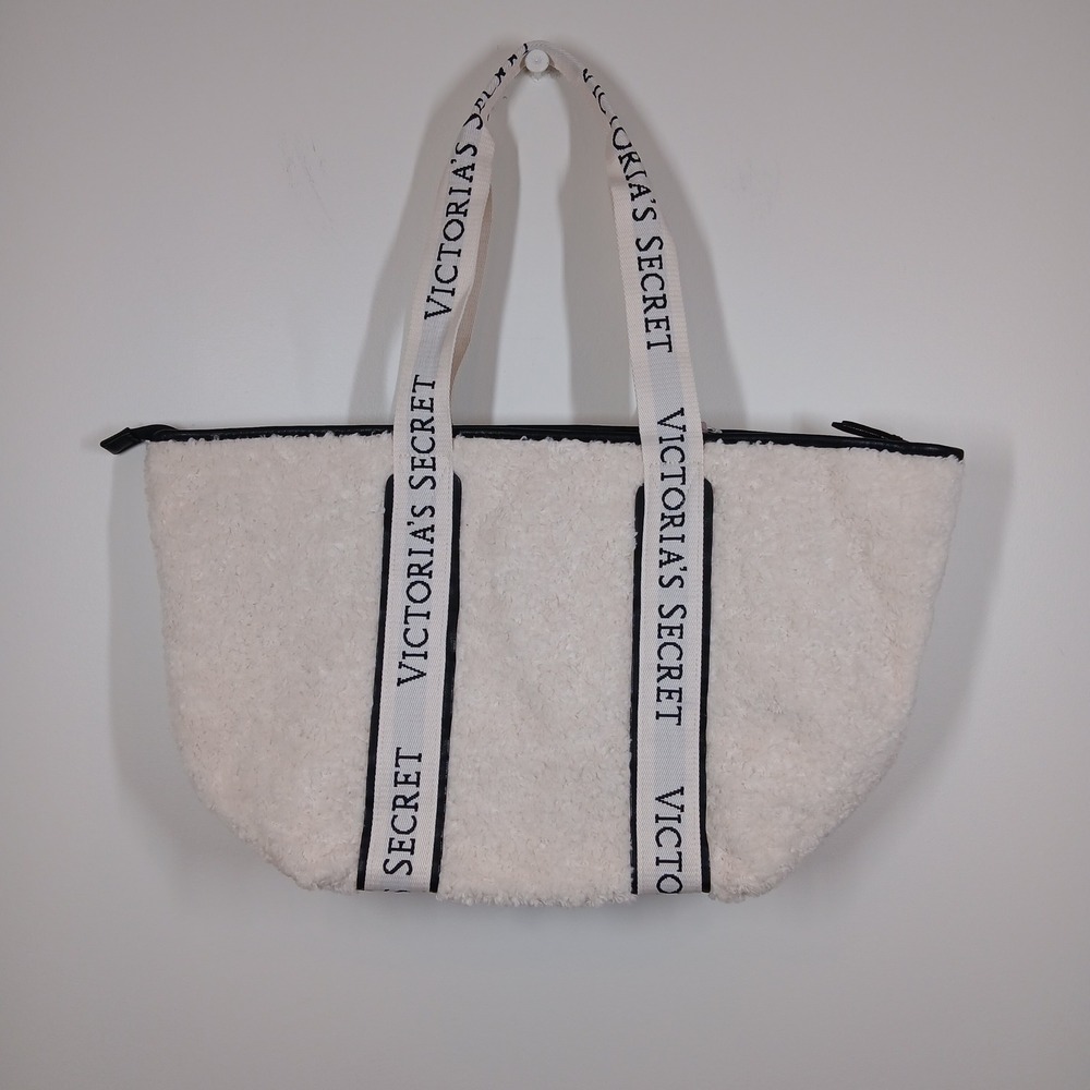 NWT Victoria's Secret Tote Bag Cream Sherpa Faux Leather Cozy Lounge Winter